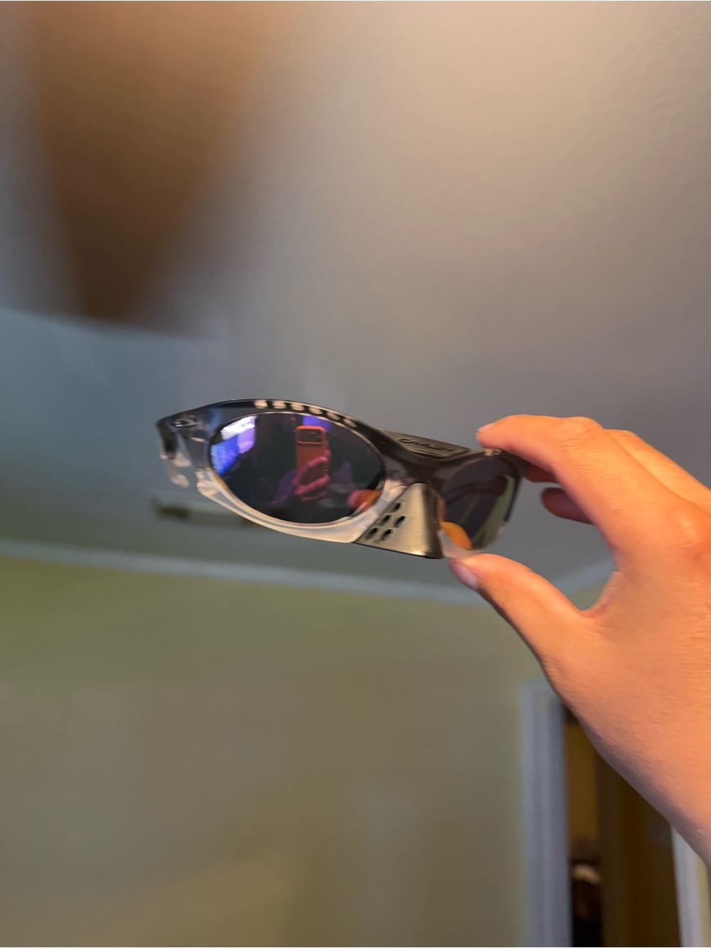 Sporty Mirrored Lens Sunglasses in Black and Silver Oakley Oakleys